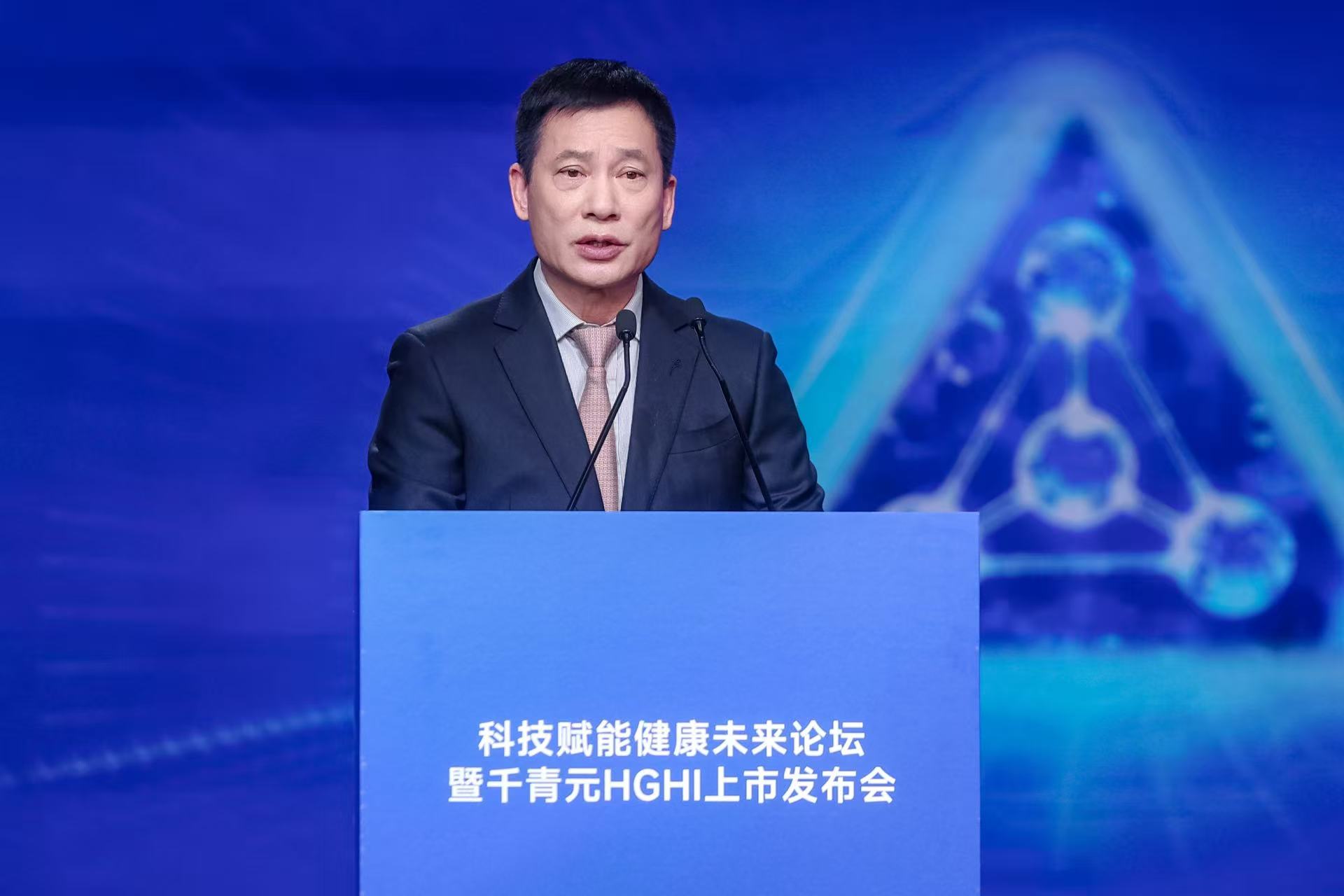 中國文化藝術(shù)發(fā)展促進(jìn)會(huì)副會(huì)長、千青元董事長陳耀宗發(fā)言。